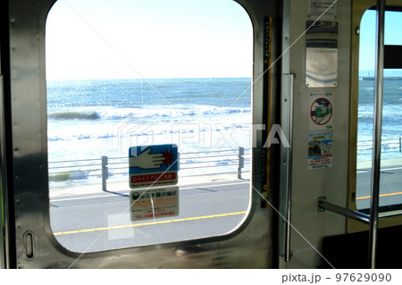 【鎌倉市】江ノ電から見える冬の海 【鎌倉市】江ノ電から見える冬の海 97629090