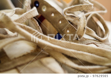 スニーカー(運動靴)の汚れ 97629565