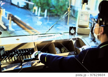 【鎌倉/藤沢】江ノ電の運転席 【鎌倉/藤沢】江ノ電の運転席 97629604