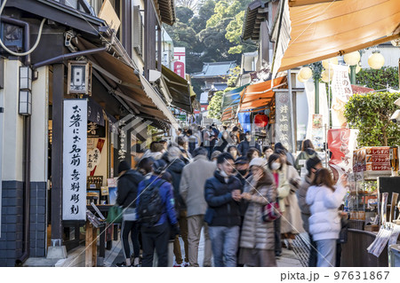 江の島　弁財天仲見世通り 97631867