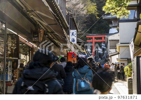 江の島　弁財天仲見世通り 97631871