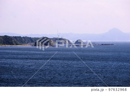 三浦半島の風景 城ヶ島(安房埼灯台)から見た風景 三浦半島の風景 城ヶ島(安房埼灯台)から見た風景 97632968