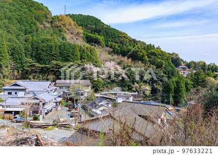 小城市清水の鯉料理屋の街並み「佐賀県」 97633221