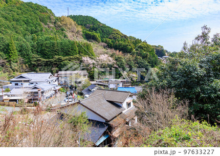 小城市清水の鯉料理屋の街並み「佐賀県」 97633227