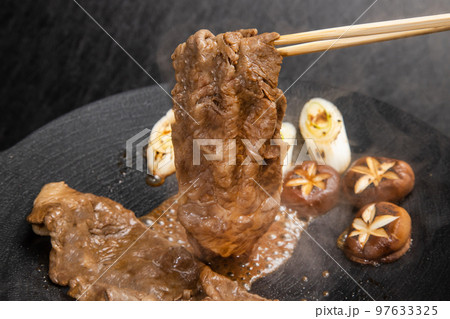 すきやき　Tasty sukiyaki Japanese cuisine  97633325