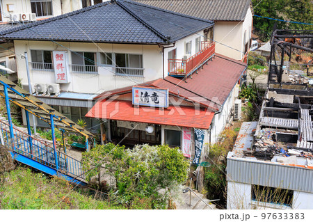 小城市清水の鯉料理屋の街並み「佐賀県」 小城市清水の鯉料理屋の街並み「佐賀県」 97633383