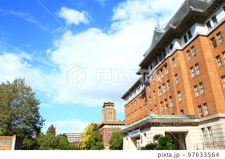 愛知県庁と名古屋市役所の風景 97633564