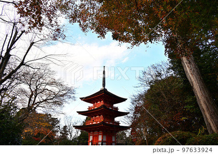清水寺の紅葉 97633924