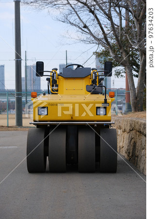 タイヤローラー　建設機械　ロードローラー 97634203