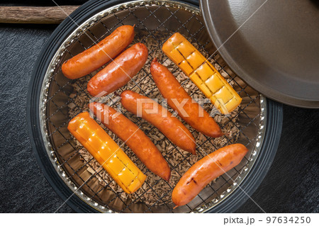 手作り燻製　Homemade smoked food at the campsite 97634250