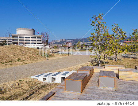 宝塚市役所と河川側ひろば (NTN跡地) 宝塚市役所と河川側ひろば (NTN跡地) 97634414