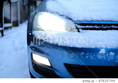 HIDヘッドライトは雪に弱い 97635744