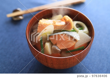 北海道の郷土料理、三平汁 97636406