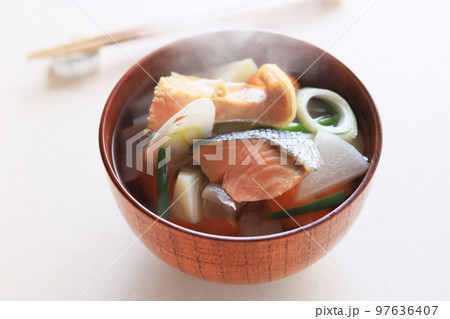 北海道の郷土料理、三平汁 97636407