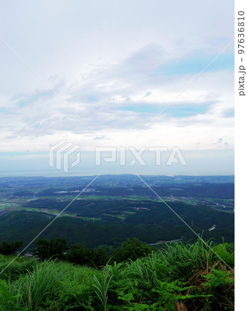 八面山天空の道展望所より望む豊前平野(大分県中津市) 八面山天空の道展望所より望む豊前平野(大分県中津市) 97636810