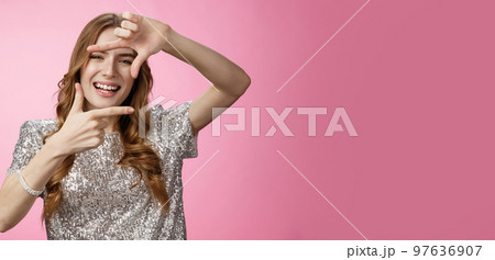 Creative happy carefree good-looking caucasian girlfriend have idea imaging make frame capturing moment smiling broadly enjoying funny awesome party, having fun pink background 97636907