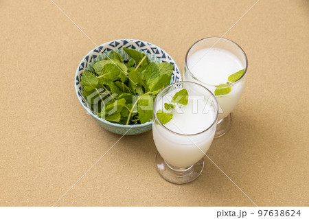 ミント ハーブ Herb, mint leaves, a kind of spice ミント ハーブ Herb, mint leaves, a kind of spice 97638624