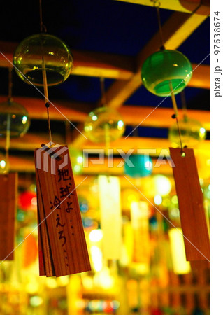 風鈴に込めた切実な願い 97638674