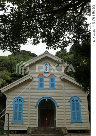 奈留島の江上天主堂世界文化遺産の教会の景色 97639665
