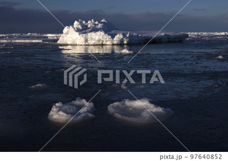 オホーツク海の残照を受ける氷魂 オホーツク海の残照を受ける氷魂 97640852