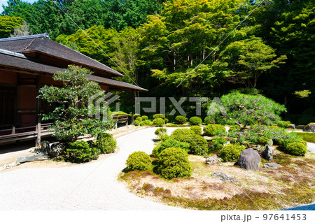 【近畿三十六不動霊場】第十七番 曼殊院門跡 夏の庭園と小書院 京都府京都市左京区 【近畿三十六不動霊場】第十七番 曼殊院門跡 夏の庭園と小書院 京都府京都市左京区 97641453