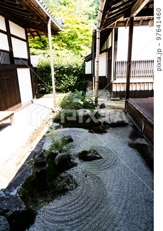 【近畿三十六不動霊場】第十七番　曼殊院門跡　枯山水の小庭と庫裡と上之台所3　京都府京都市左京区 97641460