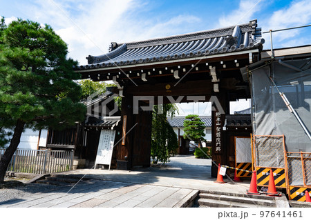 【近畿三十六不動霊場】第十八番　聖護院門跡の山門　京都府京都市左京区 97641461