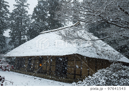 雪降る古民家 雪降る古民家 97641543