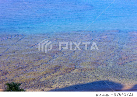 南紀白浜の透明な海の風景 南紀白浜の透明な海の風景 97641722