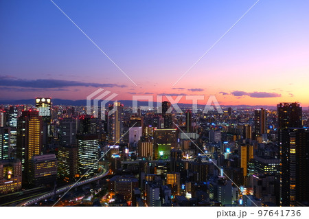 大阪梅田スカイビル空中庭園からの夜景 97641736