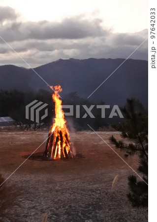 正月　どんど焼き 97642033