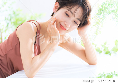 女性 ビューティー 美容 UVケア スキンケア リビング 女性 ビューティー 美容 UVケア スキンケア リビング 97643410