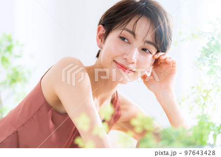 女性　ビューティー　美容　UVケア　スキンケア　リビング 97643428