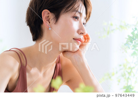 女性　ビューティー　美容　UVケア　スキンケア　リビング 97643449