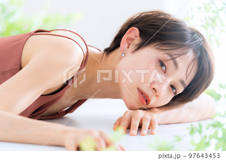 女性 ビューティー 美容 UVケア スキンケア リビング 女性 ビューティー 美容 UVケア スキンケア リビング 97643453