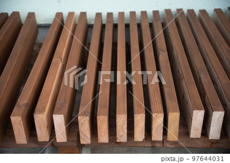 住宅のウッドデッキ　リフォーム（張替え）　防腐剤塗装 97644031