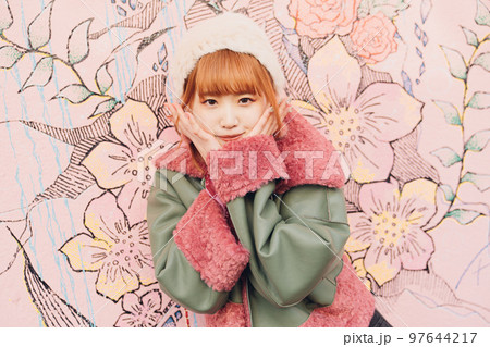 ギャルファッションの女の子 ギャルファッションの女の子 97644217