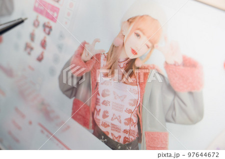 プリクラするギャル 97644672