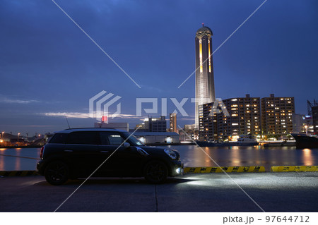 輸入車と海峡ゆめタワー夜景 97644712
