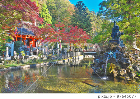 【大峯山 龍泉寺 (紅葉)】 奈良県吉野郡天川村洞川 【大峯山 龍泉寺 (紅葉)】 奈良県吉野郡天川村洞川 97645077
