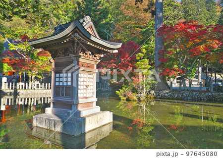 【大峯山 龍泉寺 (紅葉)】 奈良県吉野郡天川村洞川 97645080