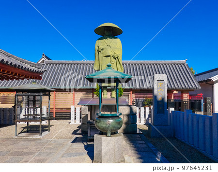 親鸞聖人奮跡 秋晴れの四天王寺(大阪市天王寺区) 親鸞聖人奮跡 秋晴れの四天王寺(大阪市天王寺区) 97645231