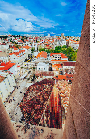 クロアチア スプリト 聖ドムニウス大聖堂から眺める旧市街 クロアチア スプリト 聖ドムニウス大聖堂から眺める旧市街 97645291