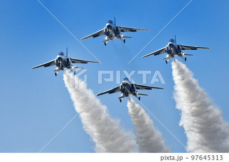 アクロバット飛行 97645313