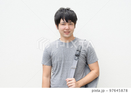 男性ポートレート 97645878