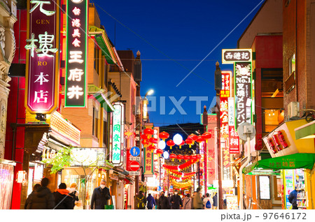 【神奈川県】1月・観光客で賑わう横浜中華街 【神奈川県】1月・観光客で賑わう横浜中華街 97646172