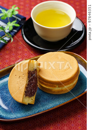 回転焼きとお茶 97646351