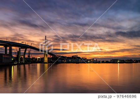 荒津大橋夕日 97646696
