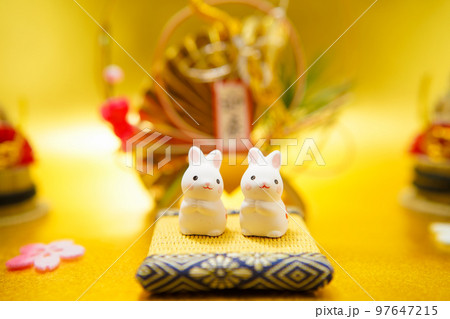 うさぎ年の年賀状素材(2023年卯年) うさぎ年の年賀状素材(2023年卯年) 97647215