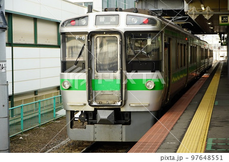 手稲駅にて(721系電車F-6編成・JR北海道) 手稲駅にて(721系電車F-6編成・JR北海道) 97648551